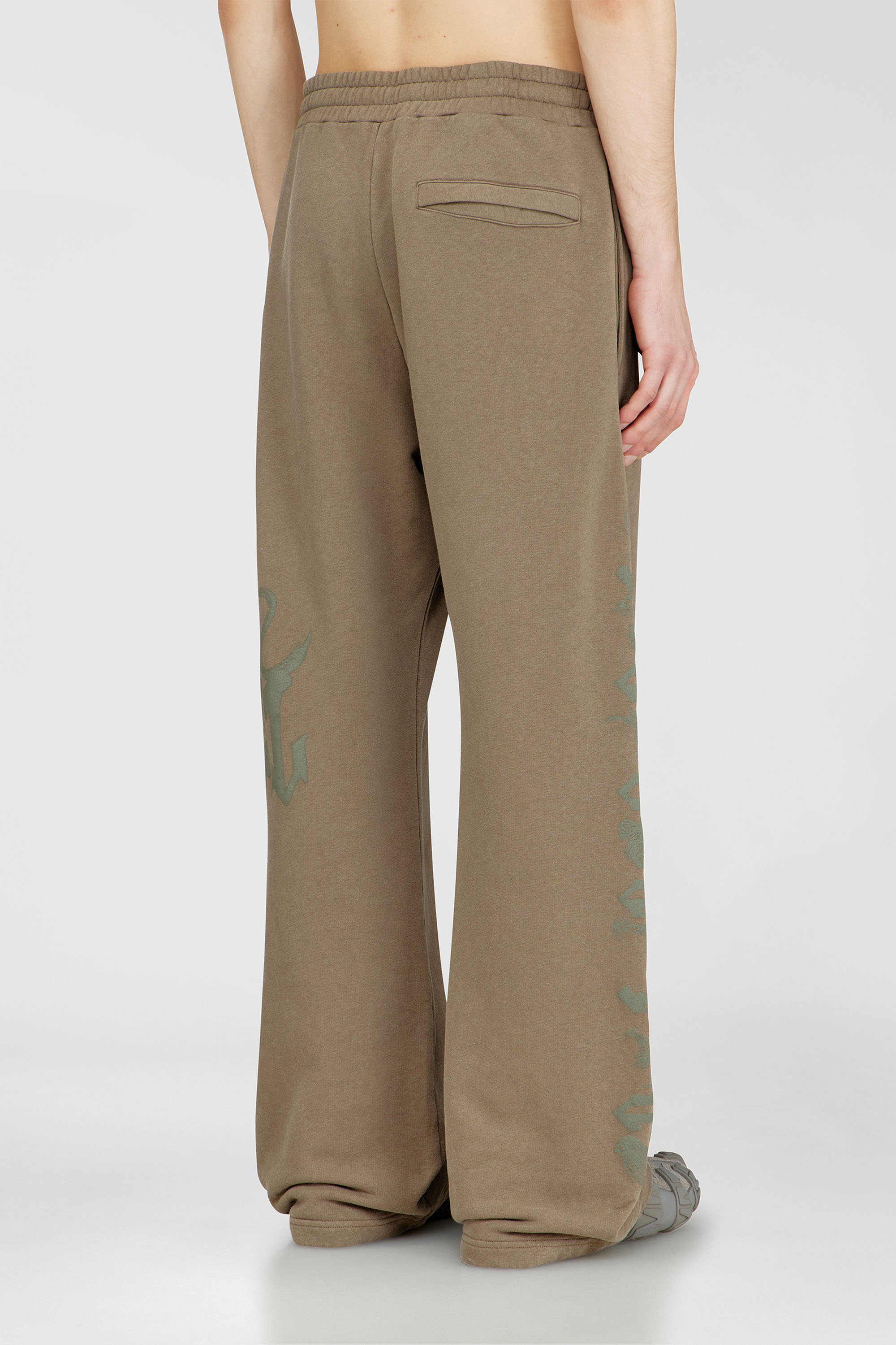 Diesel - P-GRO, Man's Treated pants with logo print in Brown - 4