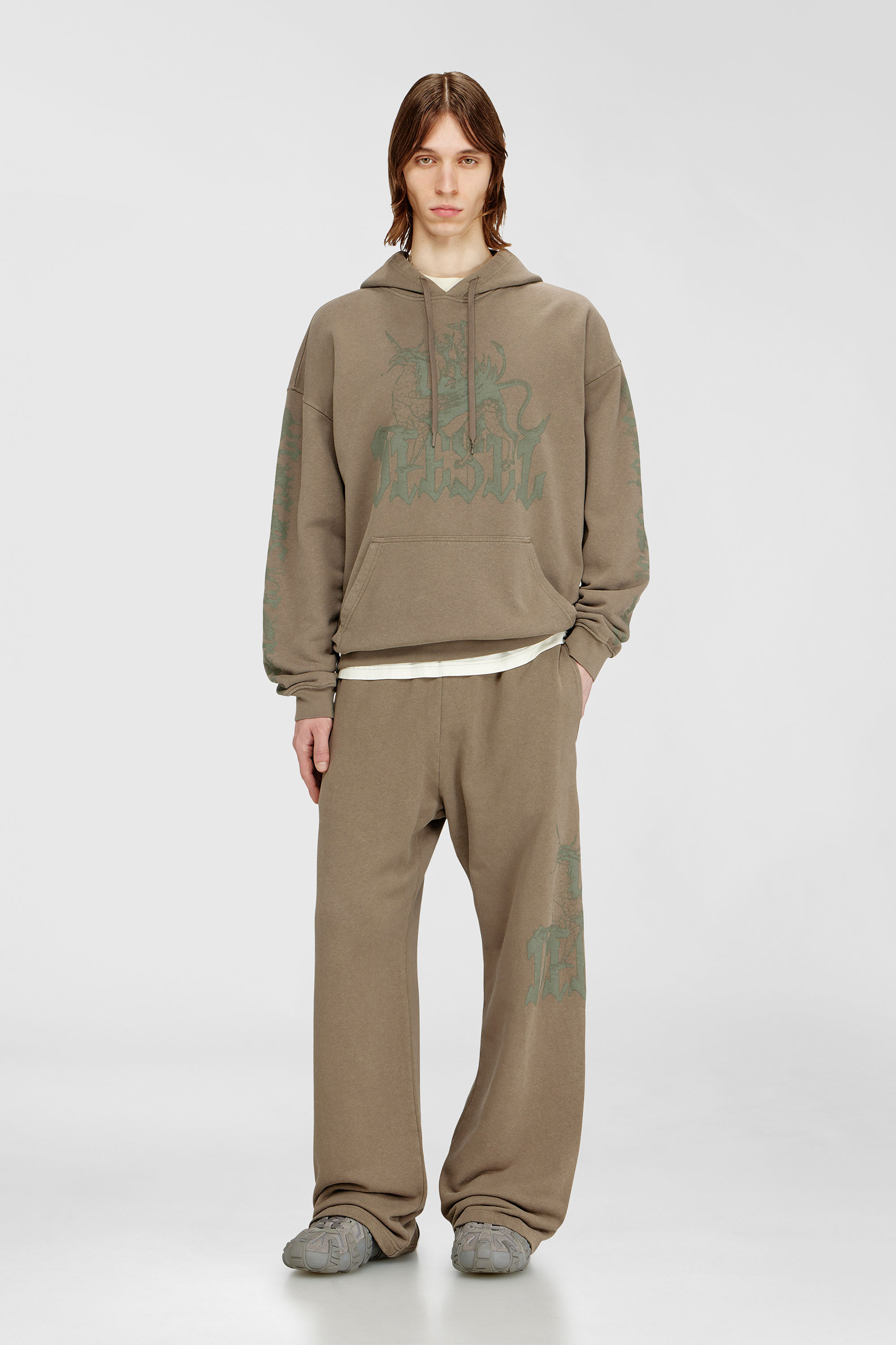 Diesel - P-GRO, Man's Treated pants with logo print in Brown - 2